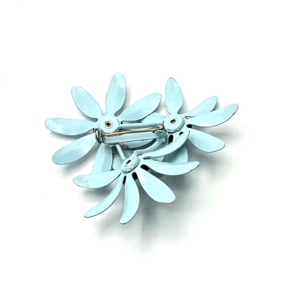 Baby Blue Cluster— Authentic 1960s Flower Power Enamel Brooch  2 1/2"  — GUC - Picture 2 of 3
